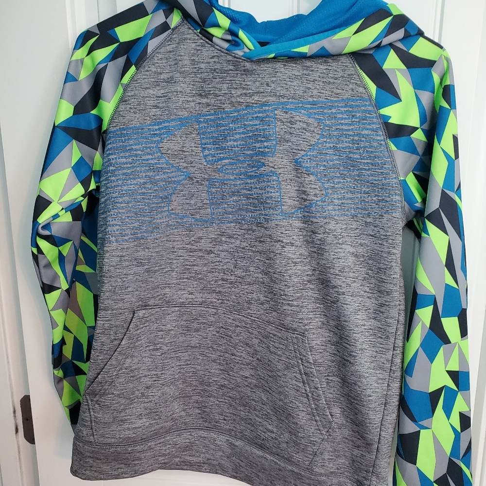 Set of 3 Under Armour hoodies and pullover. Like new youth large